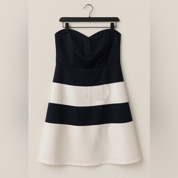 New Look Dresses & Skirts - Navy and White Women's strapless dress